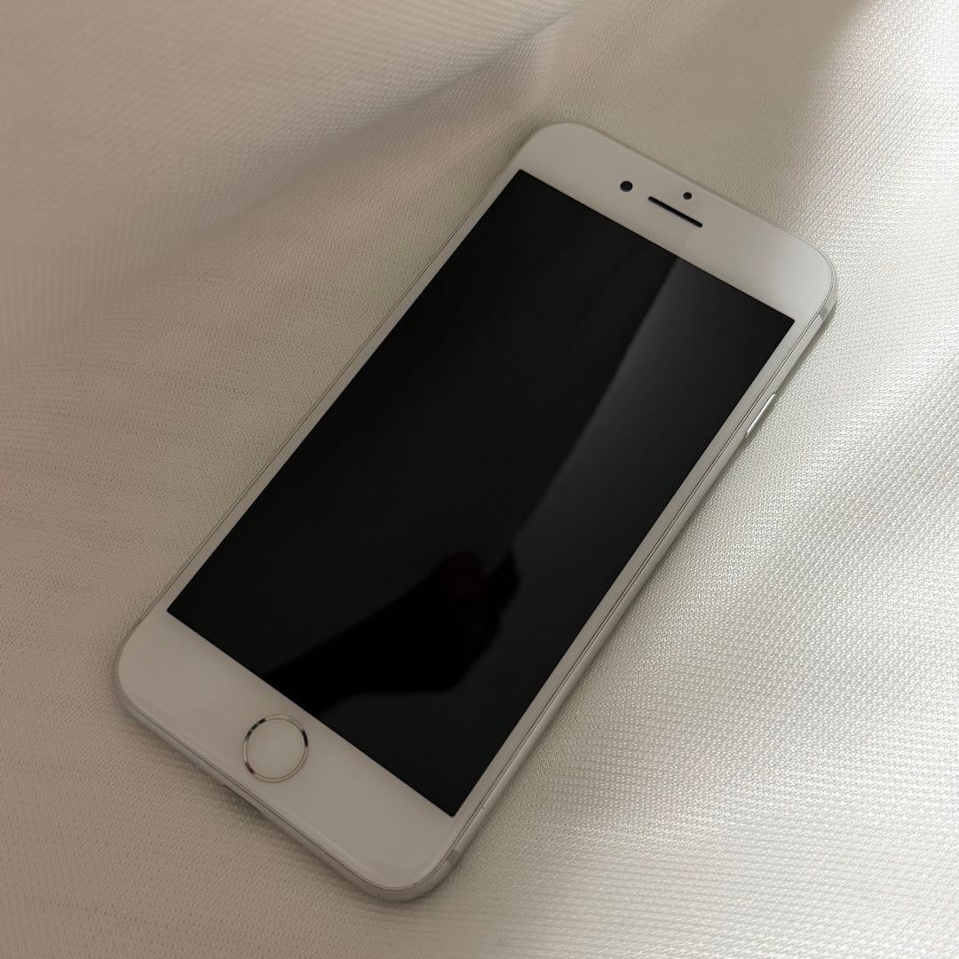 iPhone8 シルバー 64GB　本体　SIMロックなし　Apple