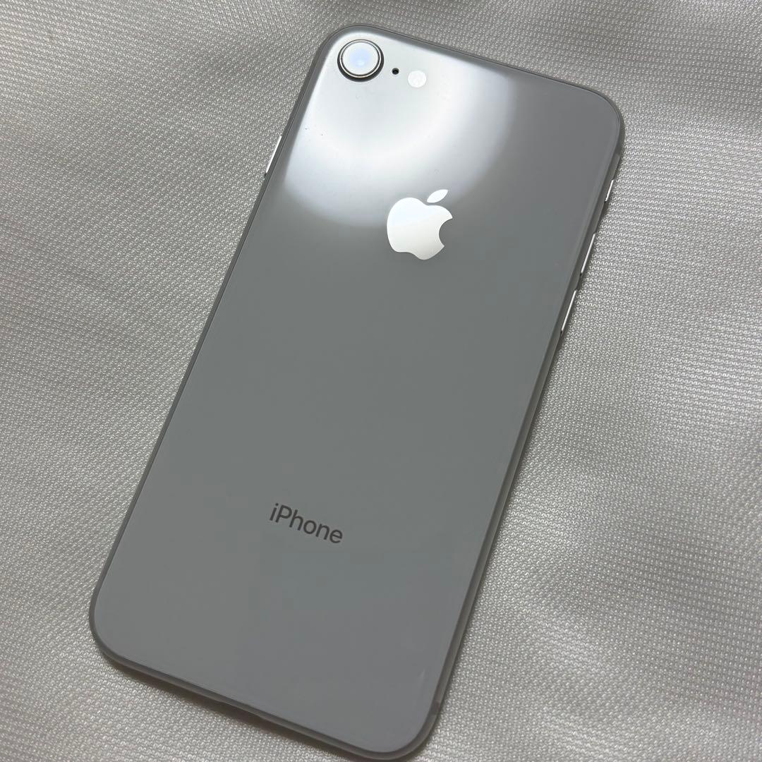 iPhone8 シルバー 64GB　本体　SIMロックなし　Apple
