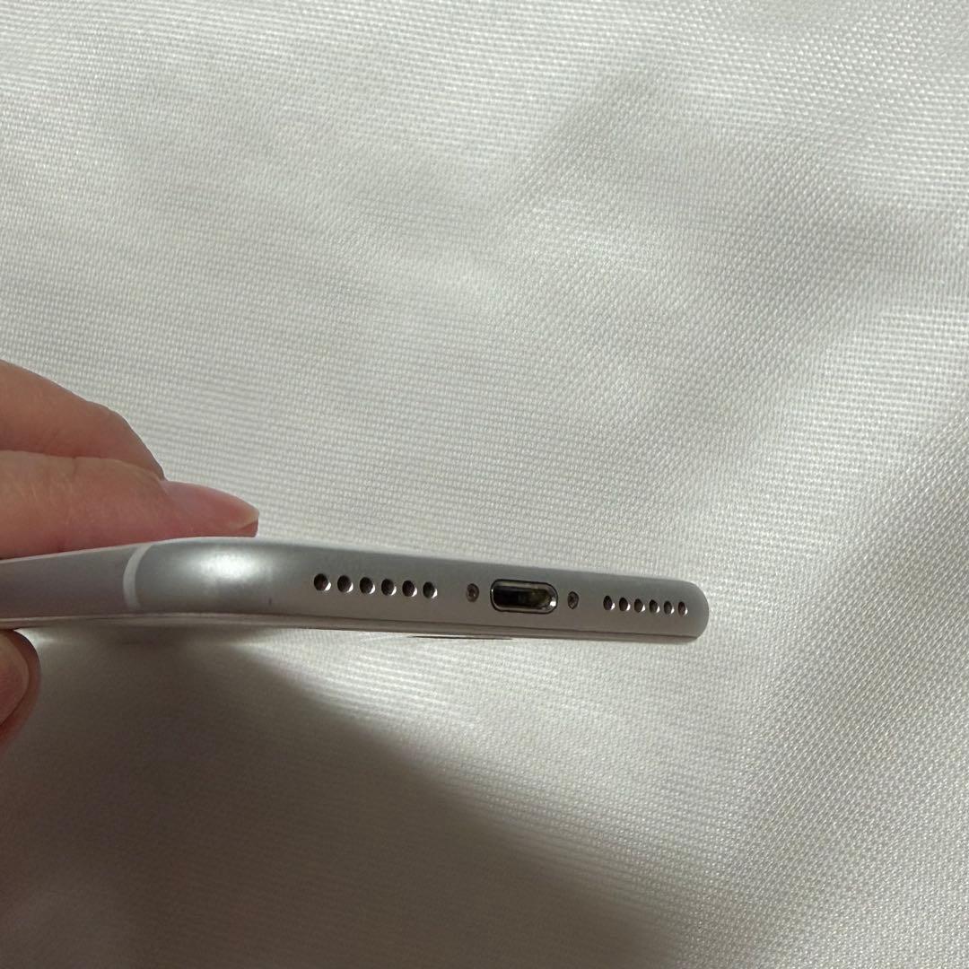 iPhone8 シルバー 64GB　本体　SIMロックなし　Apple