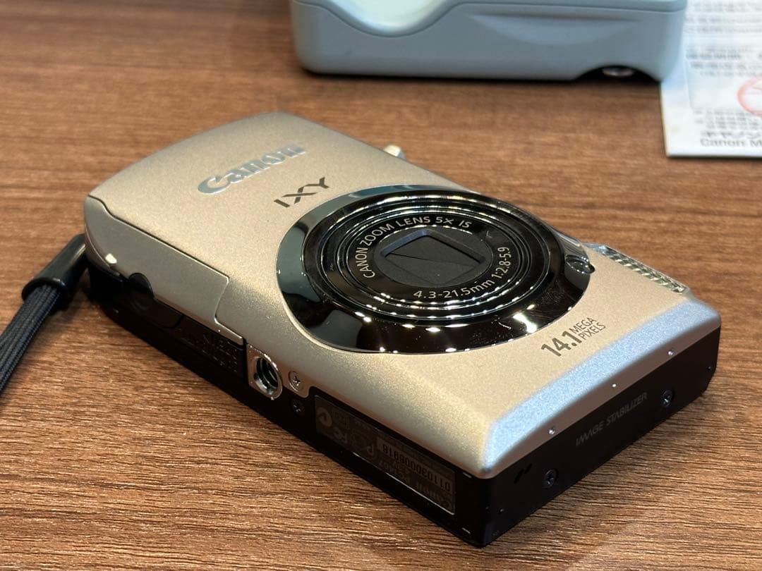 r*a様 美品 Canon IXY 10S PC1467 コンパクトデジタルカメ