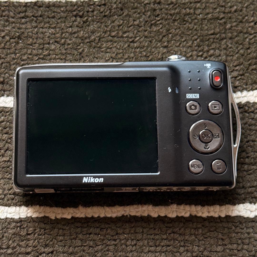 Nikon COOLPIX S3300 シルバー デジカメ