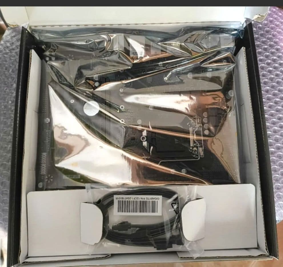 ​【未使用】GIGABYTE H470M DS3H (LGA1200)