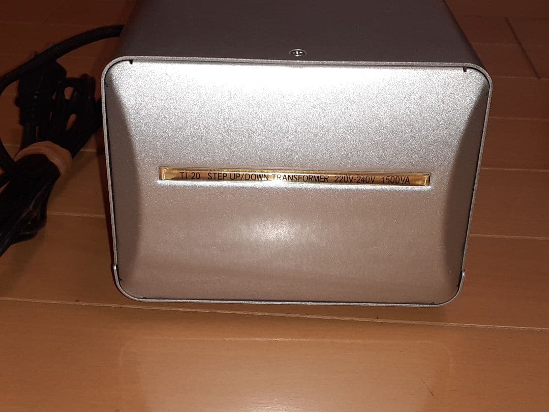 TI-20 ステップアップ/ダウン変圧器 1500VA