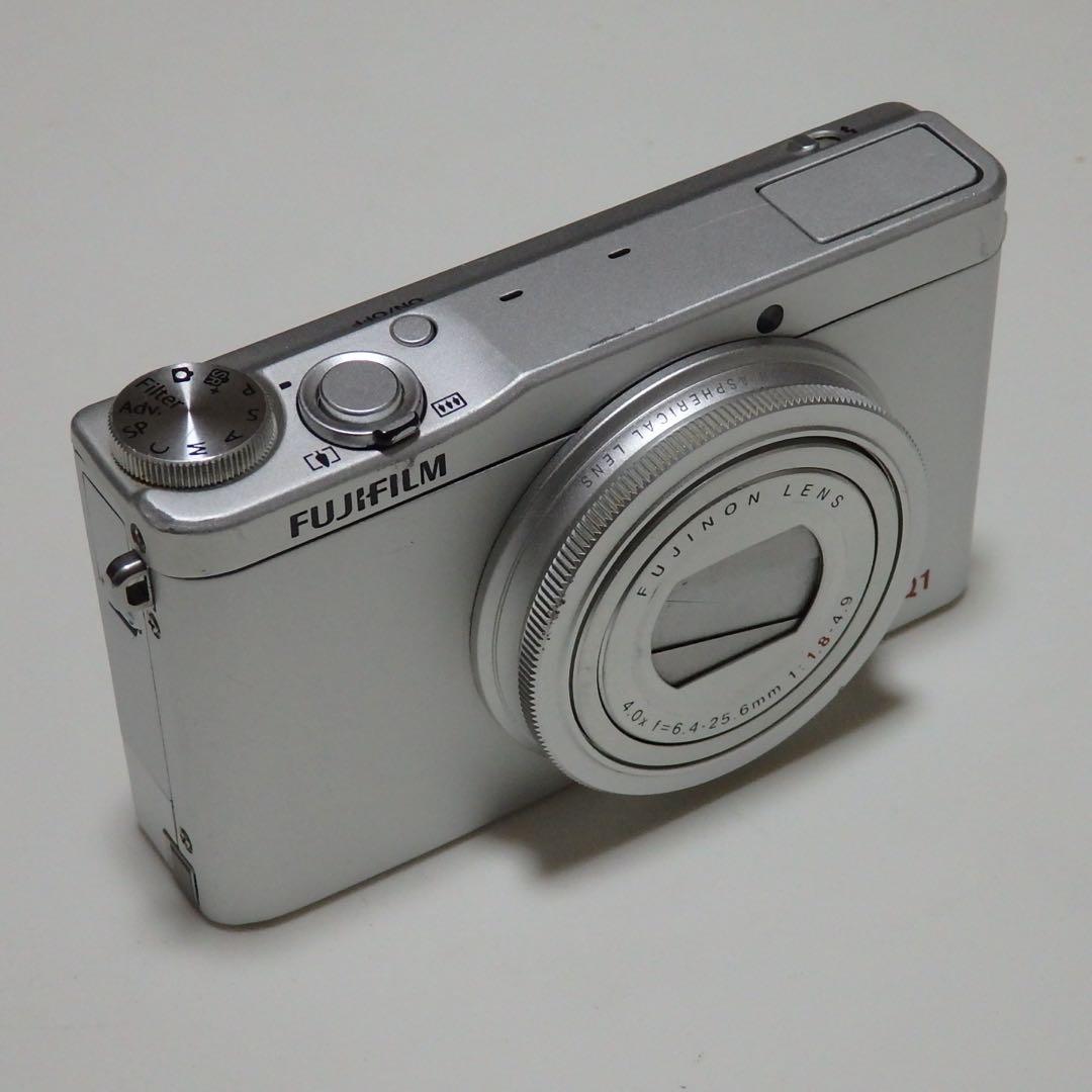 ジャンク　フジフイルム　XQ1 シルバー　FUJIFILM