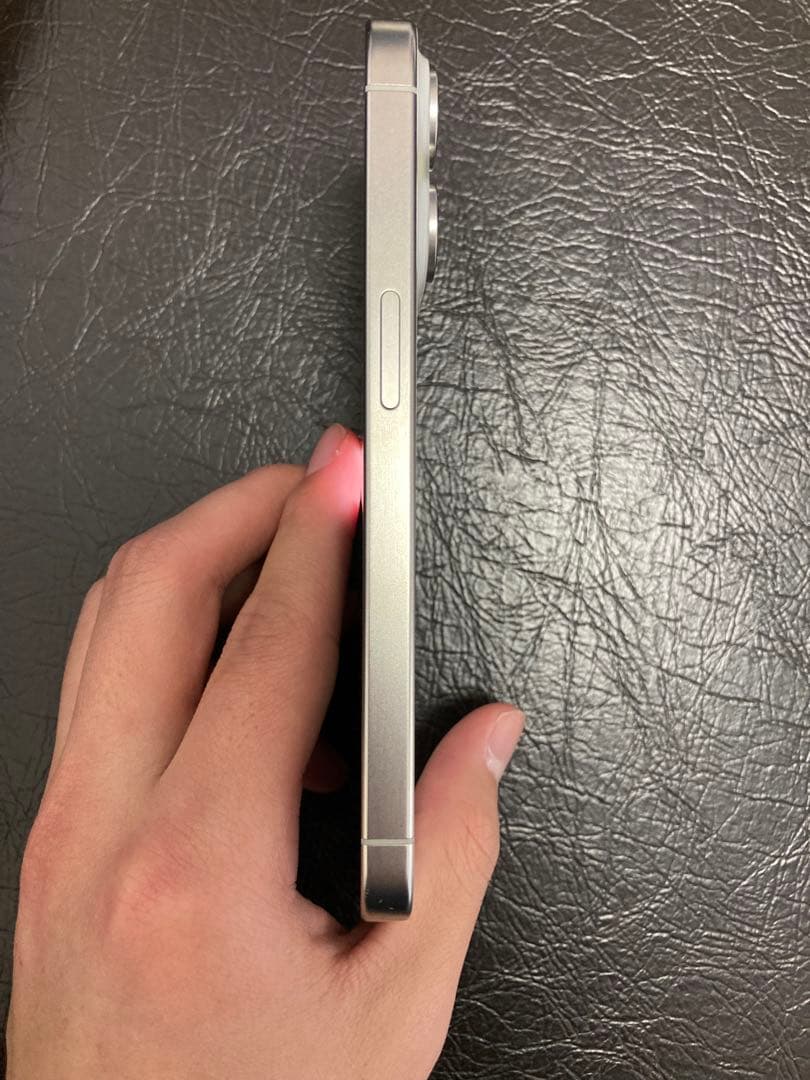 Apple iPhone 15 Pro ホワイトチタニウム 本体 ジャンク品
