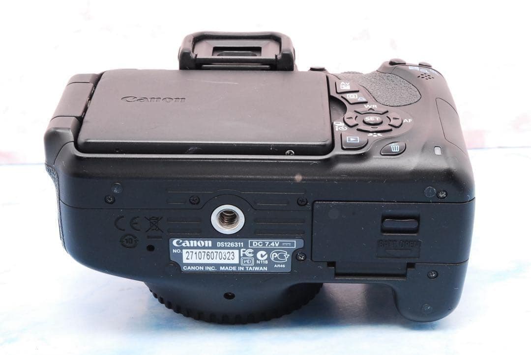 キャノン Kiss X5☆超望遠レンズ☆三脚＆バッグ付☆一眼レフカメラ