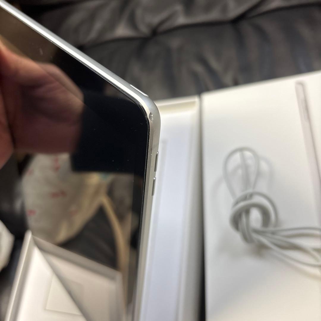 iPad 第9世代　10.2インチ　シルバー