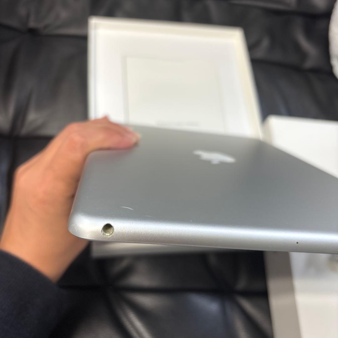iPad 第9世代　10.2インチ　シルバー