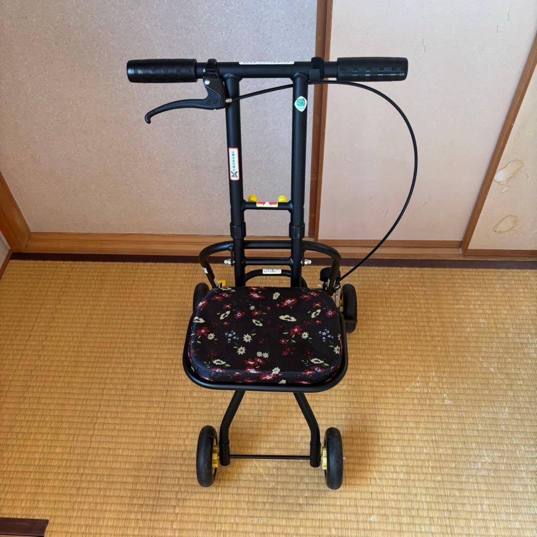折りたたみ式 シルバーカー 黒と花柄