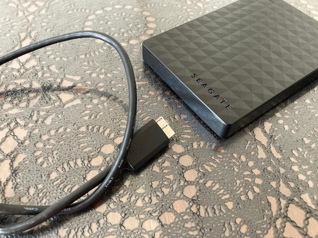 外付けハードディスク・ドライブ [B] SEAGATE Expansion Portable 2TB HDD