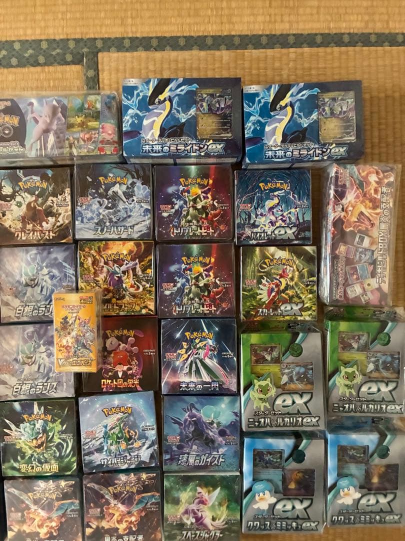 未開封ポケモンカードボックスとカード