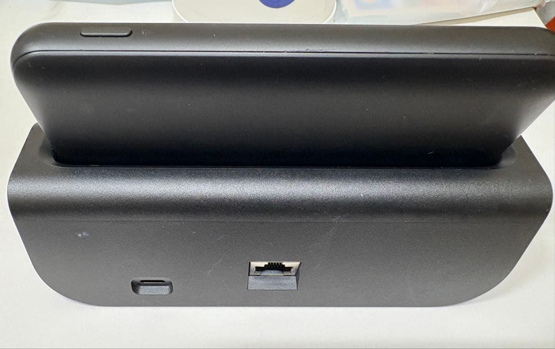 Speed Wi-Fi DOCK 5G 01（充電スタンド付き)