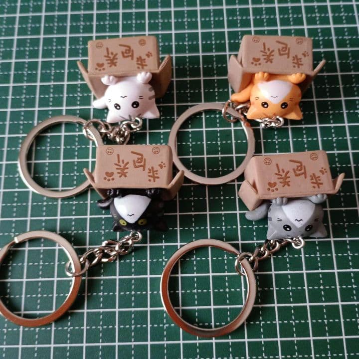 【タント】猫のキーホルダー 4個セット他