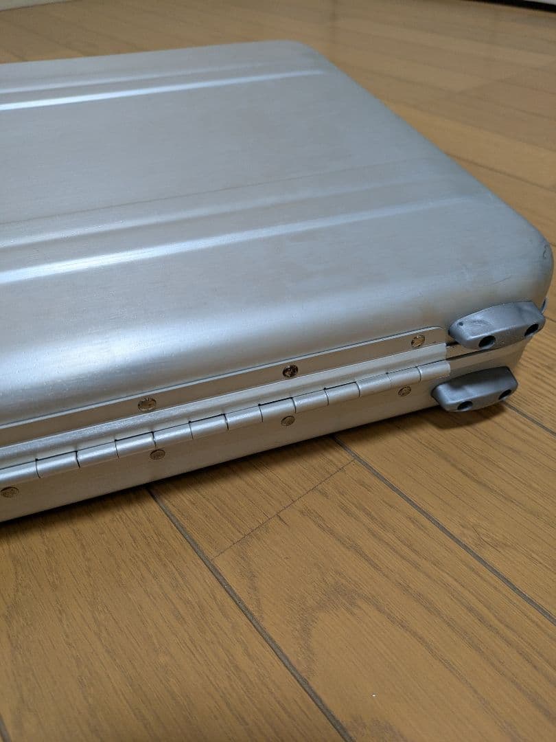 ゼロハリバートン（ZERO HULLIBURTON）アルミアタッシュケース