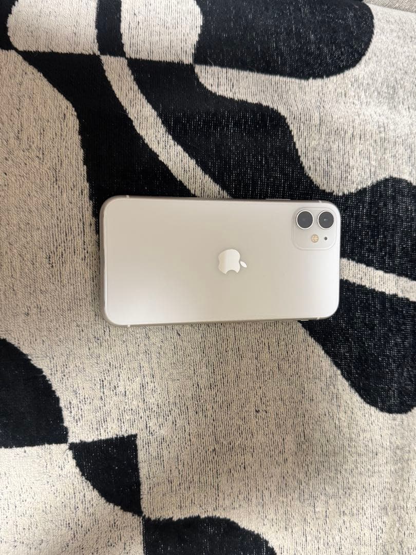 Apple iPhone 11 ホワイト 本体