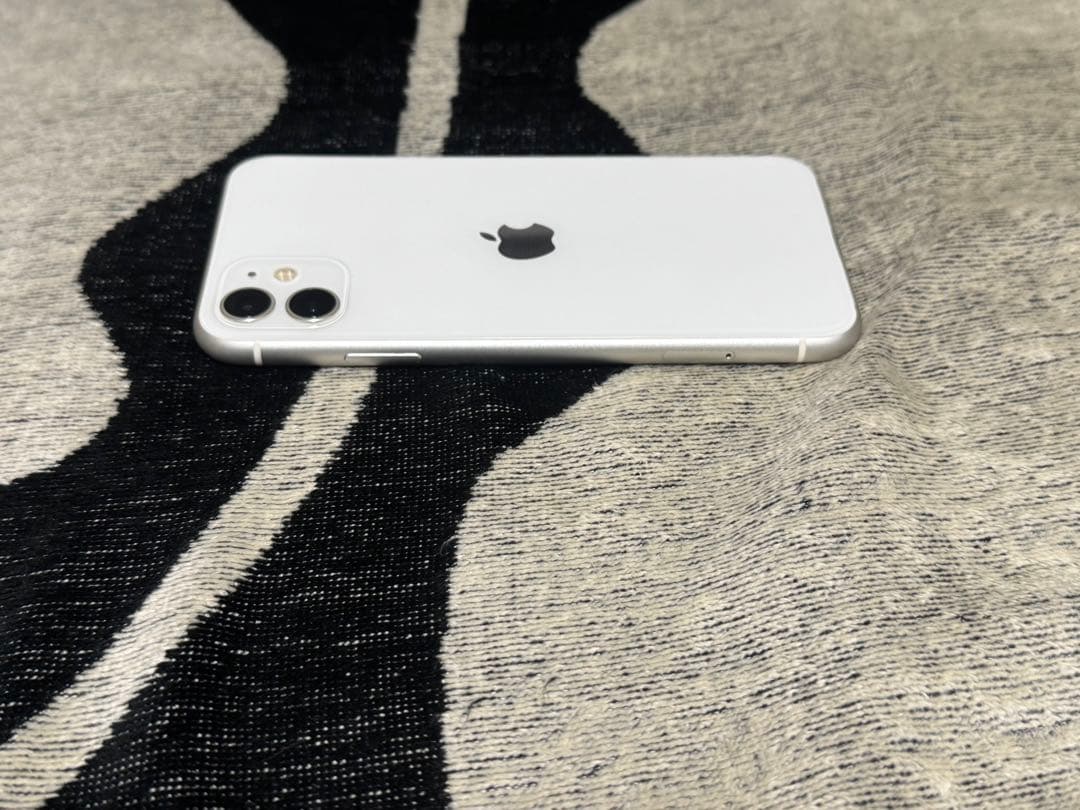 Apple iPhone 11 ホワイト 本体