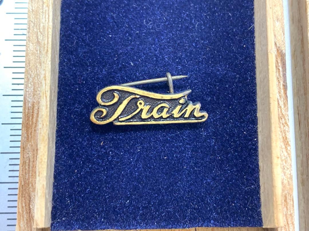 純銀製　金張　train 記念バッジ　記念品　木箱付き　ケース付き