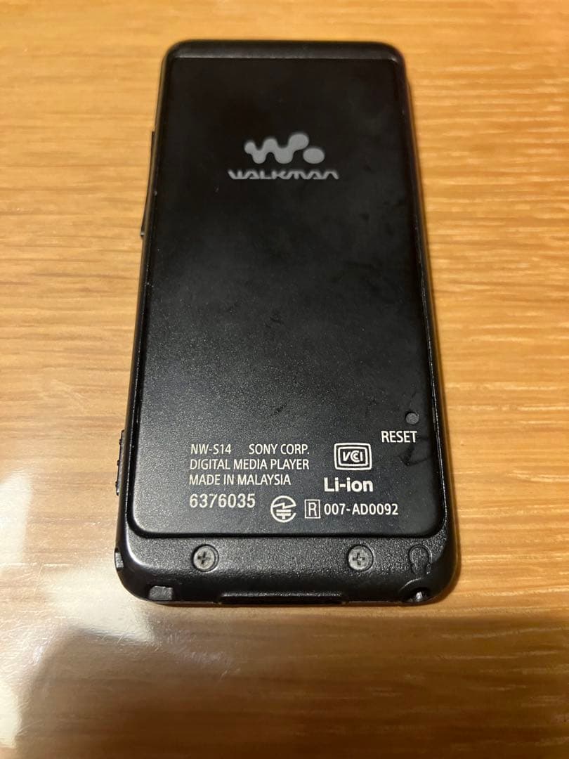 SONY NW-S14 WALKMAN 本体と付属品