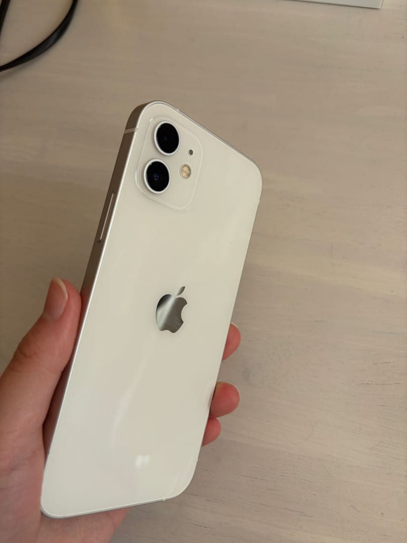 Apple iPhone 12 ホワイト 本体　箱付き　64GB