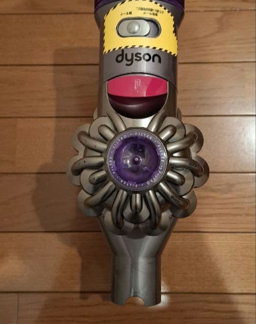 Dyson V8 スティッククリーナー本体とアタッチメント