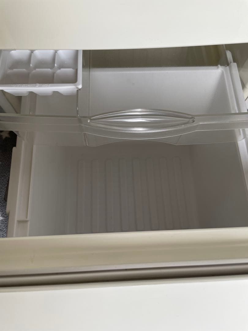 レトロスタイルのホワイト冷蔵庫、ナショナル製のWILL FRIDGEです！