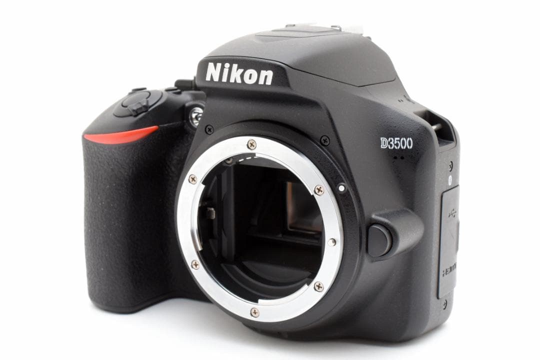 ほぼ新品 ニコン　Nikon D3500 ボディ 《ショット数290回》1649