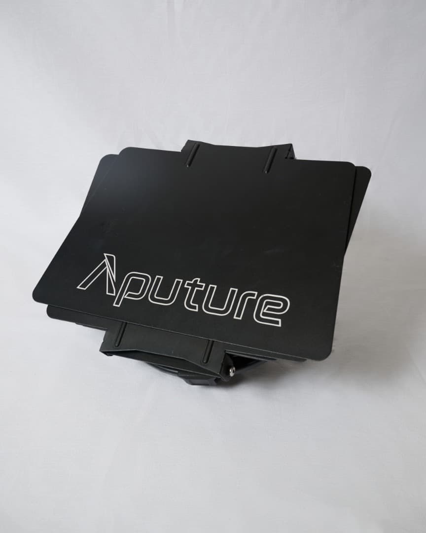 Aputure LS 600d Pro + F10 フレネル +バーンドア