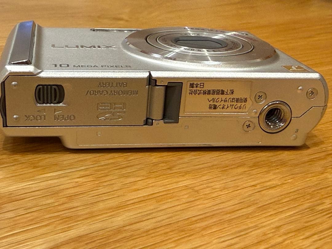 デジタルカメラ LUMIX DMC-FS20