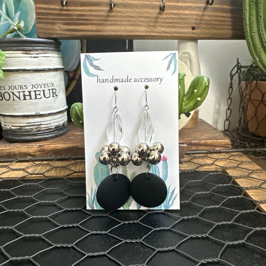 ハンドメイド✨アレルギーフリーピアス✨マッドブラック