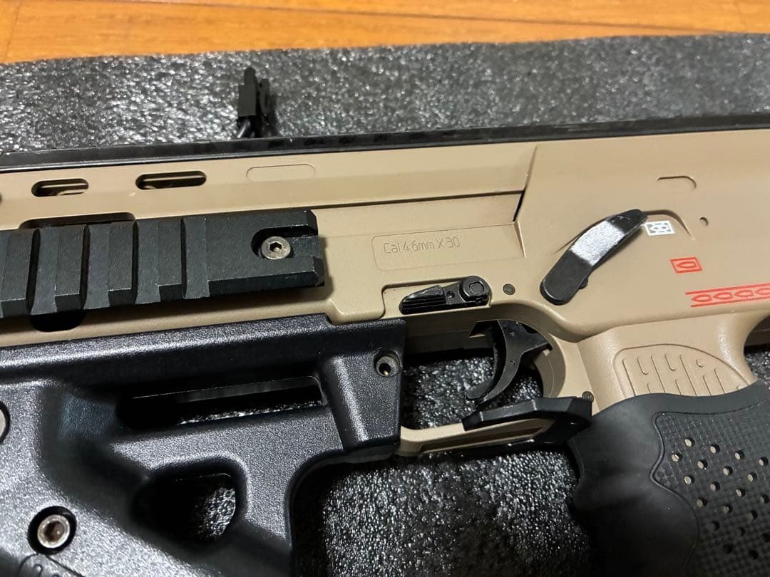 東京マルイ　 電動ガン　MP7A1 タンカラーカスタム