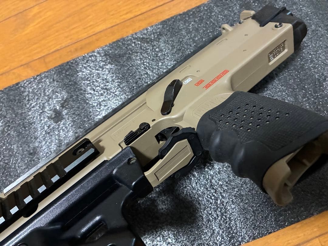 東京マルイ　 電動ガン　MP7A1 タンカラーカスタム