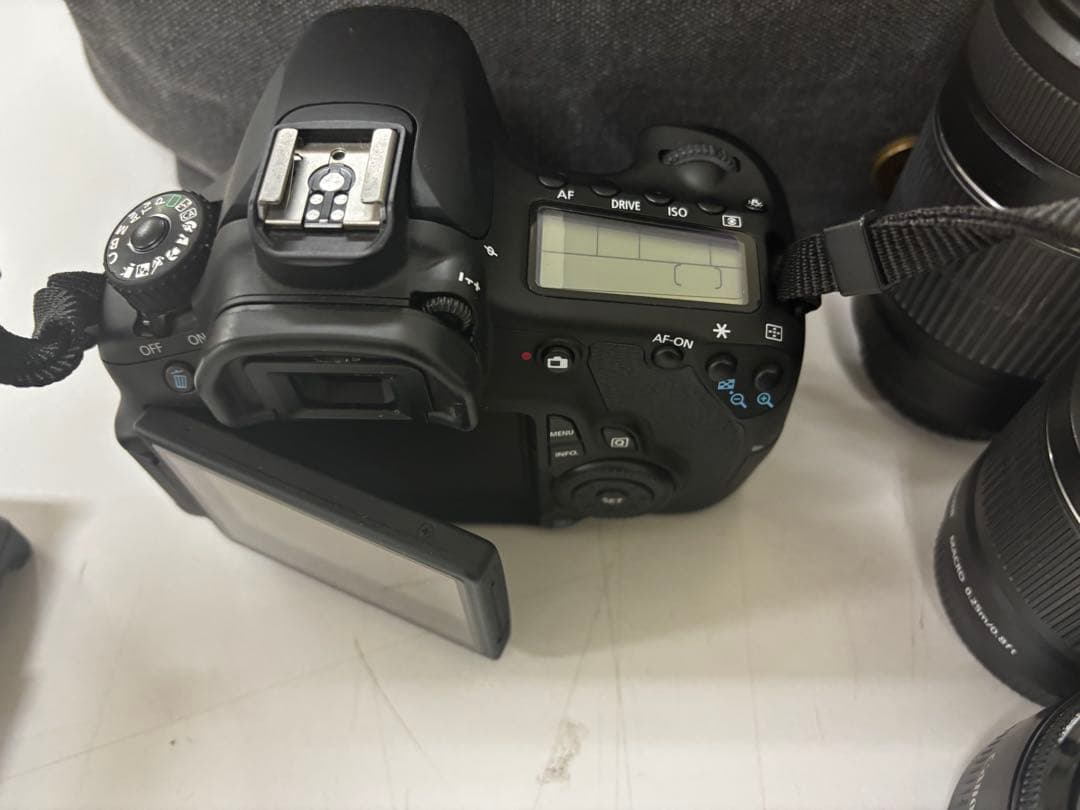 ✨Canon EOS 60D✨ダブルレンズセット✨単焦点レンズ付き、その他色々