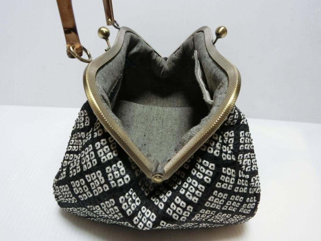 ハンドメイド　総絞り模様　バンブー持ち手 ハンドバッグ