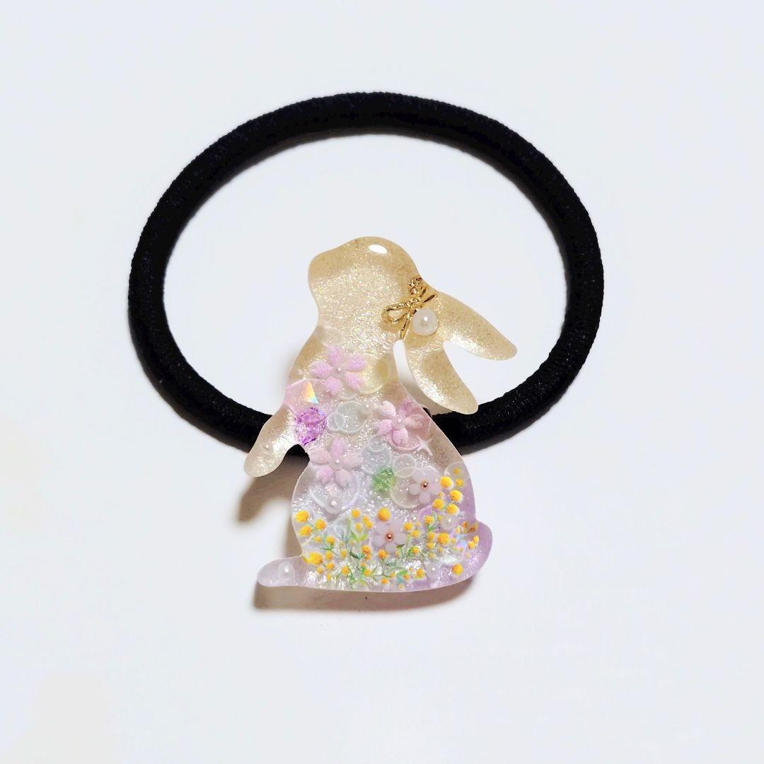 No.633　レジン ヘアゴム マグネット ピンバッジ うさぎミモザさくら