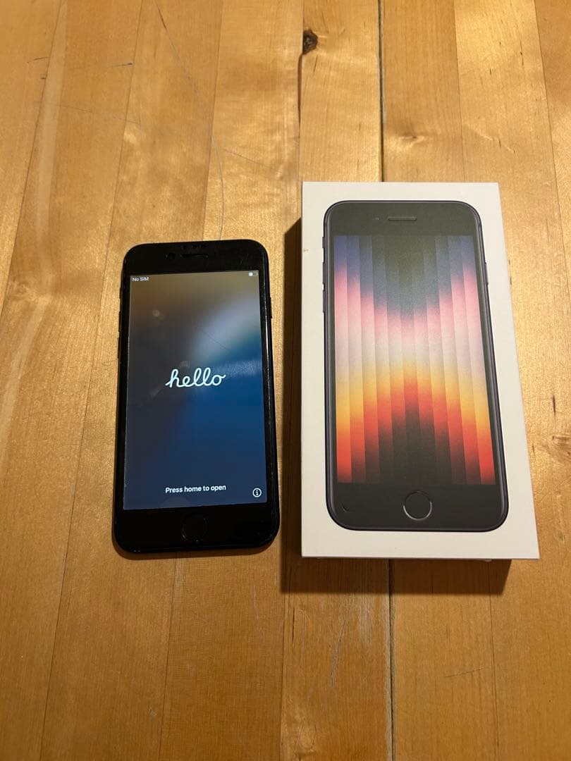 Apple iPhone SE3 64GB 本体