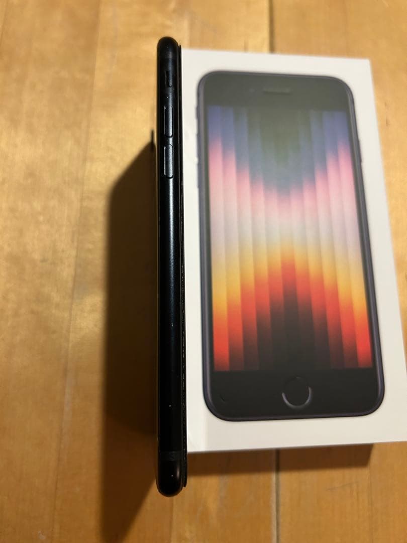 Apple iPhone SE3 64GB 本体