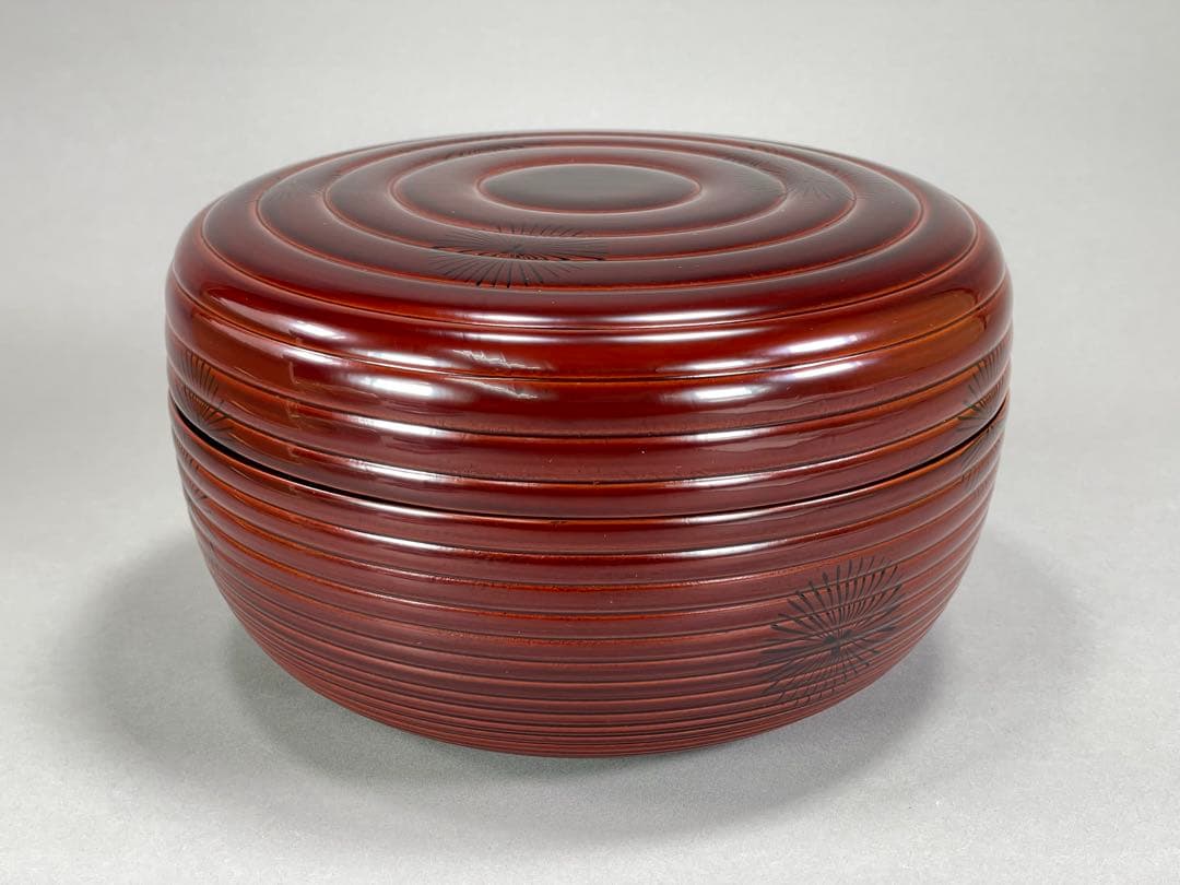 塗師 岡本陽斎作 呂久呂目黒溜塗 唐松蒔絵波 喰籠 内黒 共箱 蓋物 茶事 漆芸
