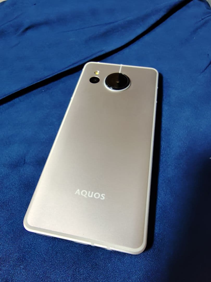 ★美品★　AQUOSsense8 SIMフリー　★ガラスフィルム四枚付けます★