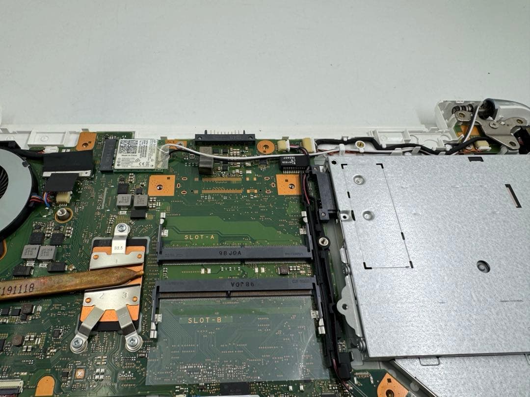 TOSHIBAノートPC★ジャンク★8世代★i7★ストレージ無し★メモリ無し★