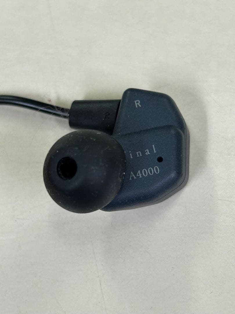 【美品】final A4000 有線イヤホン