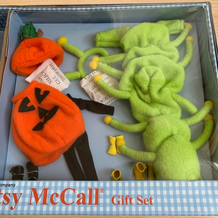 タイニーベッツィーマッコール　gift set Halloween fan 人形