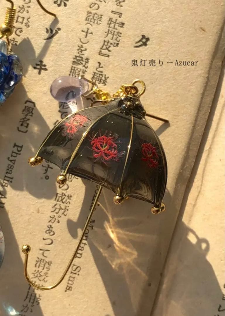 白彼岸花柄の狐面と鬼灯と曼珠沙華の和風ピアス イヤリング