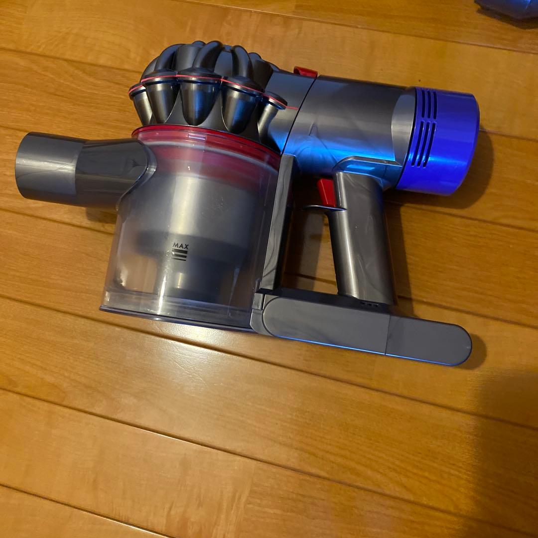【ジャンク品】Dyson V8 fluffy+クリーナー 、スタンドセット