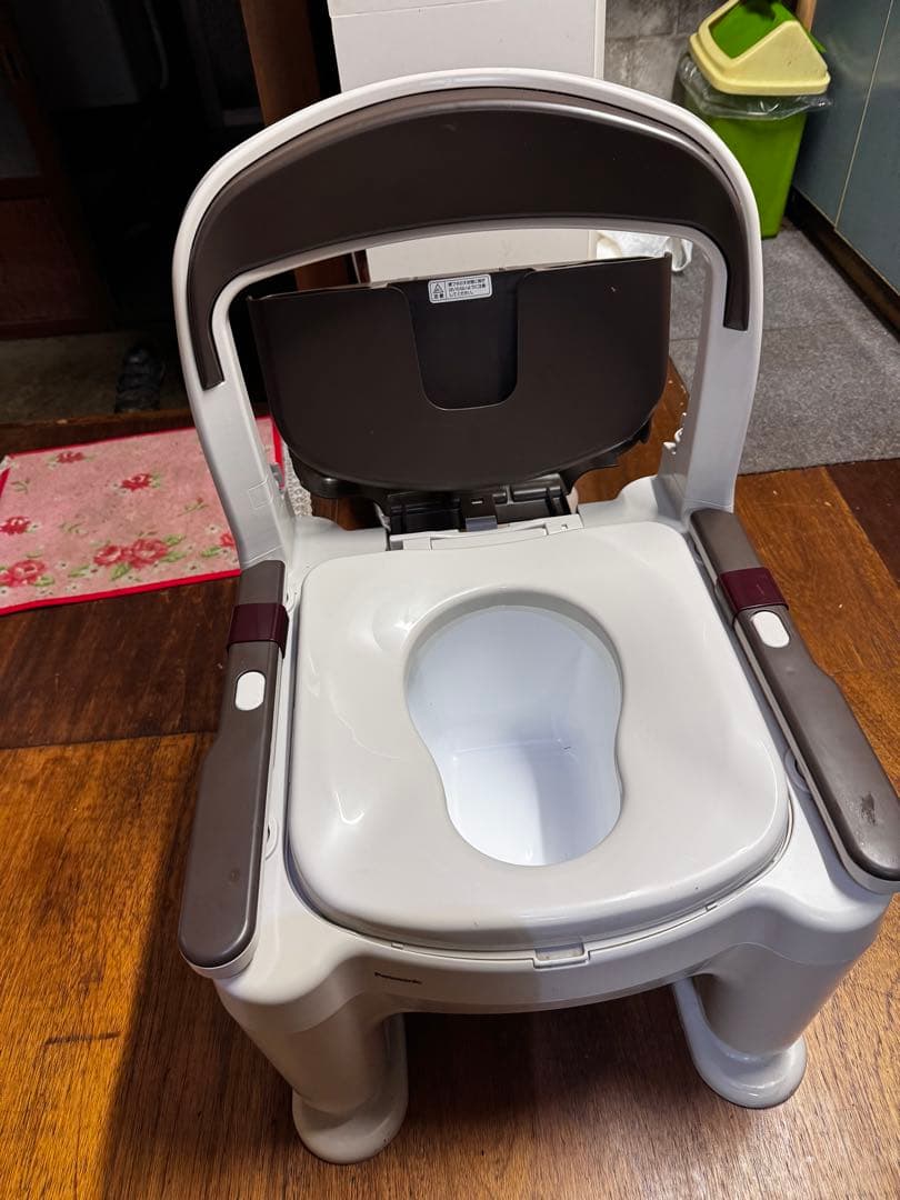 【美品】介護 座楽 ポータブルトイレ パナソニック PN-L30200簡易トイレ