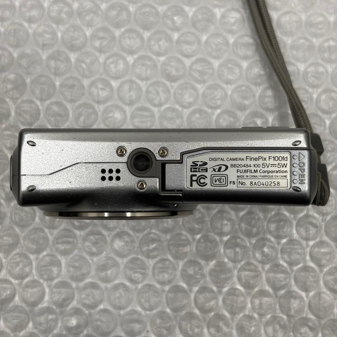 FUJIFILM FinePix F100fd﻿ コンパクトデジタルカメラ