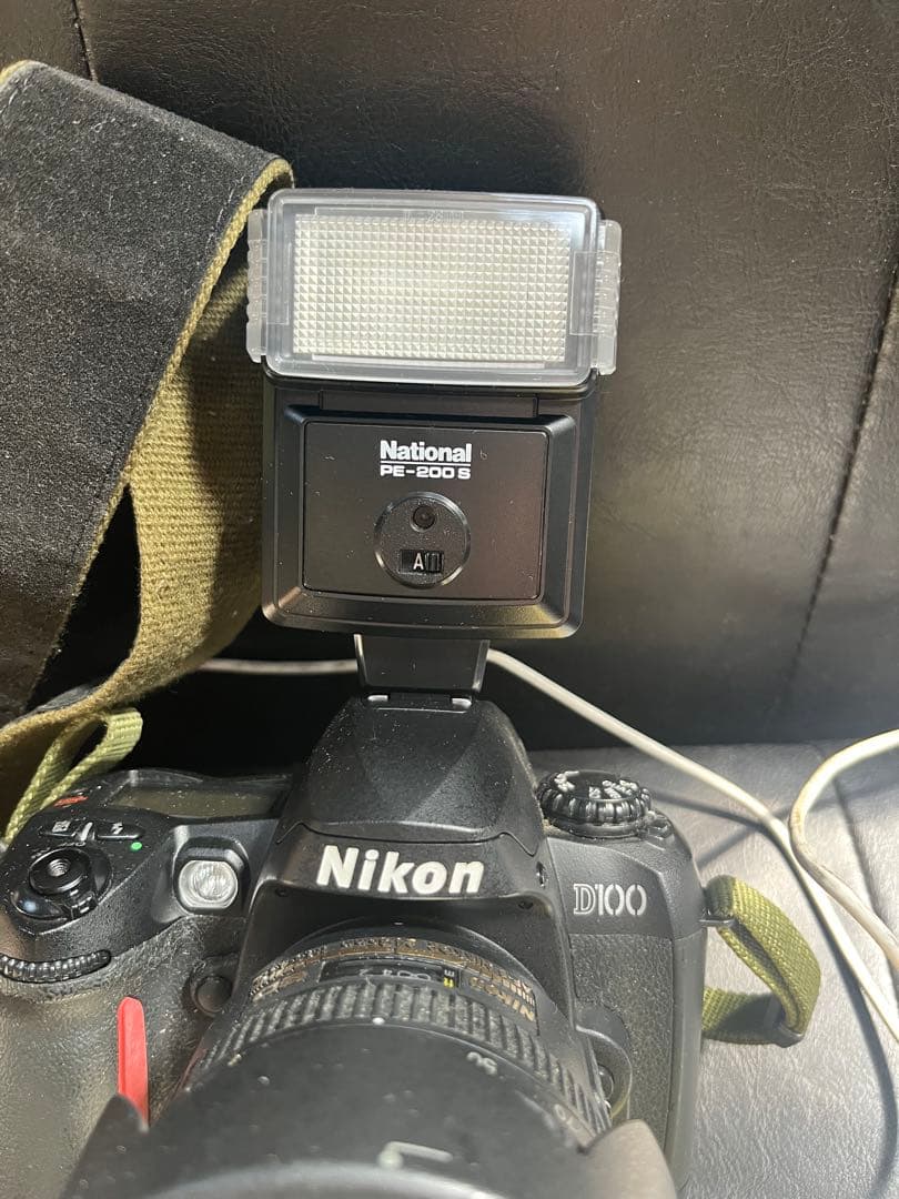 中古品　Nikon D100 デジタル一眼レフカメラ