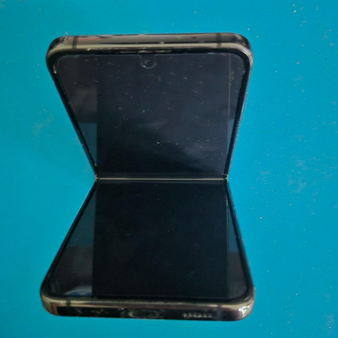 美品 Galaxy z flip4 ドコモ おサイフケータイ