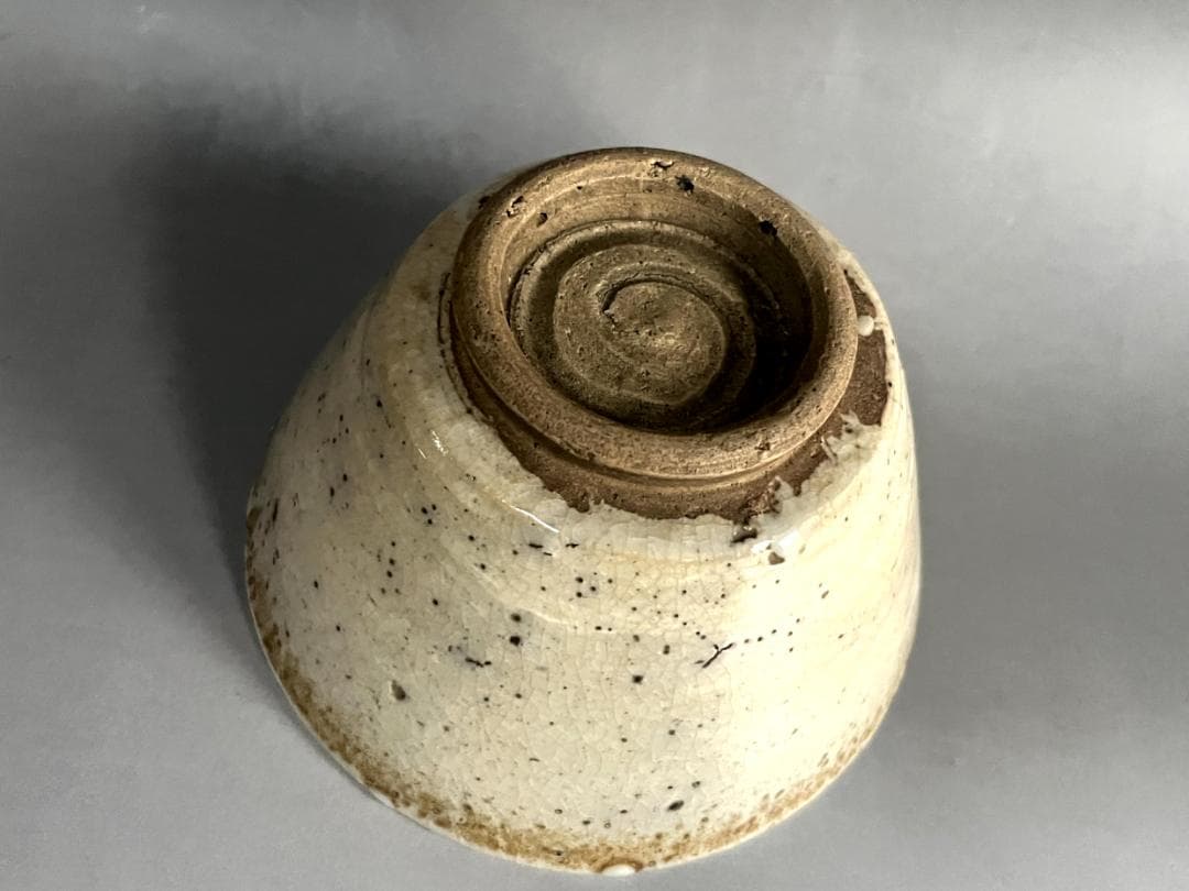 茶碗■白釉古堅手粉引茶碗 斑唐津 江戸期 藁灰釉 渦高台 鉄粉時代物 骨董品■