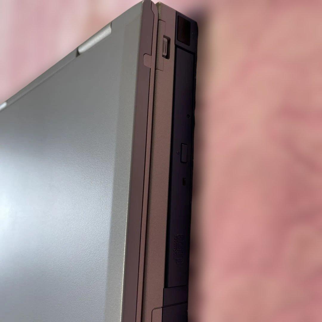 SHARP製ノートパソコン「Mebius PC-MJ700M」