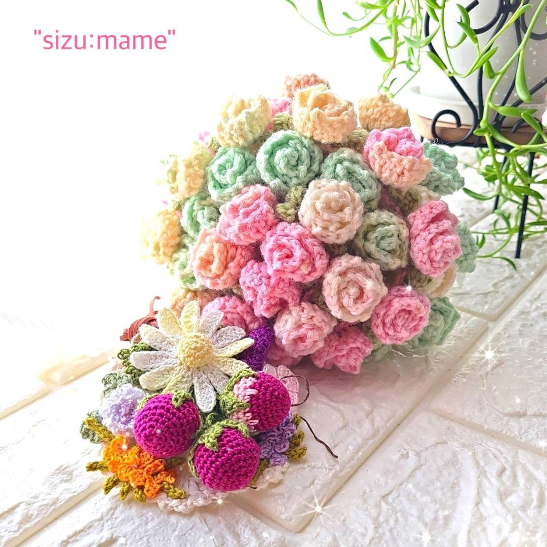 プックリ苺&お花のチャーム＊丸型＊ミニ薔薇の膝掛け